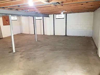 full basement with washer dryer hook ups
