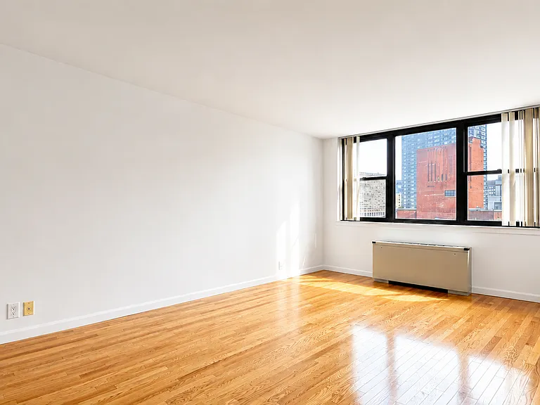 225 E 36th St #16E — Photo 1