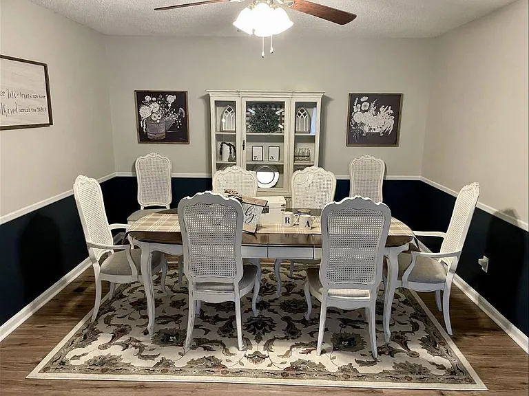2411 Castlewood Dr — Photo 8