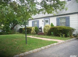 1800 Camp Ave, Merrick, NY 11566