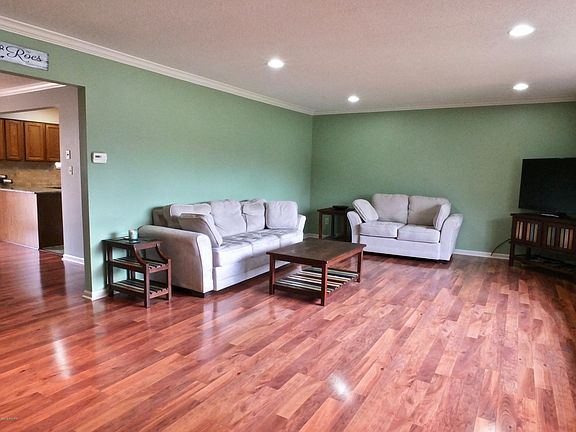 5th image of 1860 Clearwood Dr