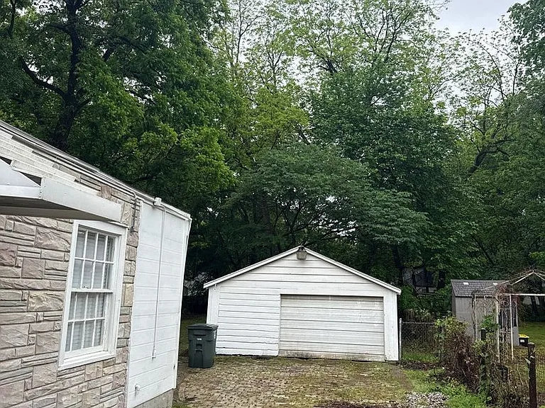 3615 Powell Ave — Photo 11