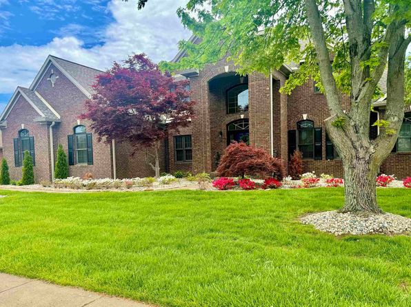 2122 Lakes Edge Dr, Newburgh, IN 47630