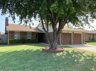 1036 Royal Ln, Yukon, OK 73099