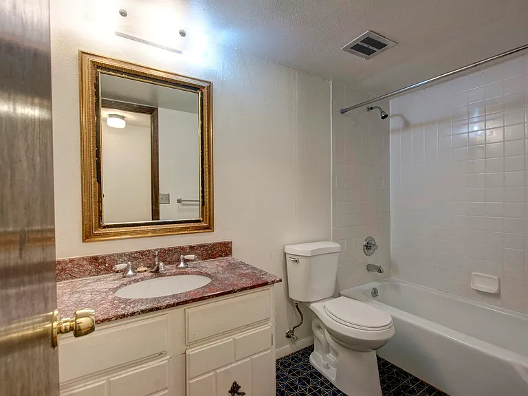 805 29th Street #259 Bathroom