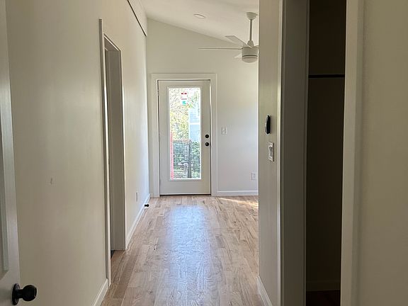 4th image of 185 N Rocksprings St #B