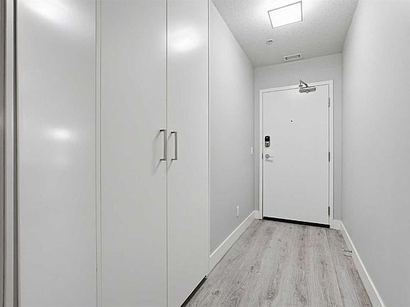 5th image of 1521 N 26th Ave SW #104