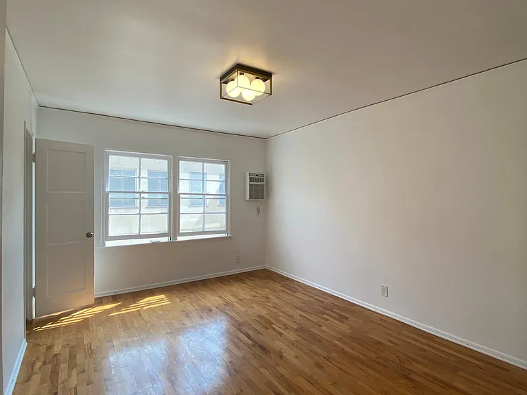 1453 1/2 S Beverly Dr — Photo 13