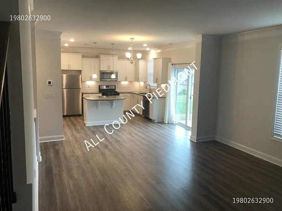 1509 Cambria Ct — Photo 2