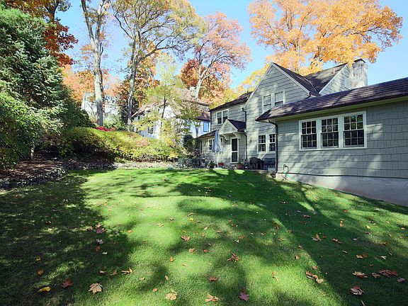 5th image of 6 Crestwood Dr