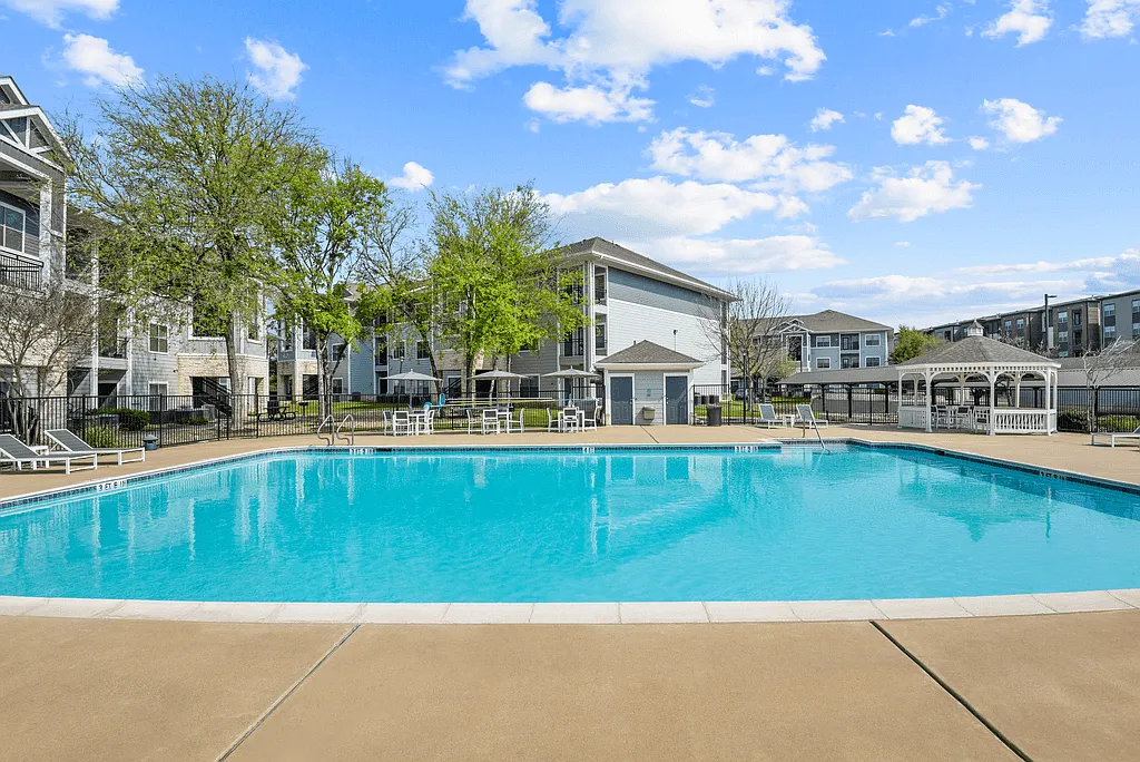 Park Place at Loyola Apartments — Photo 3
