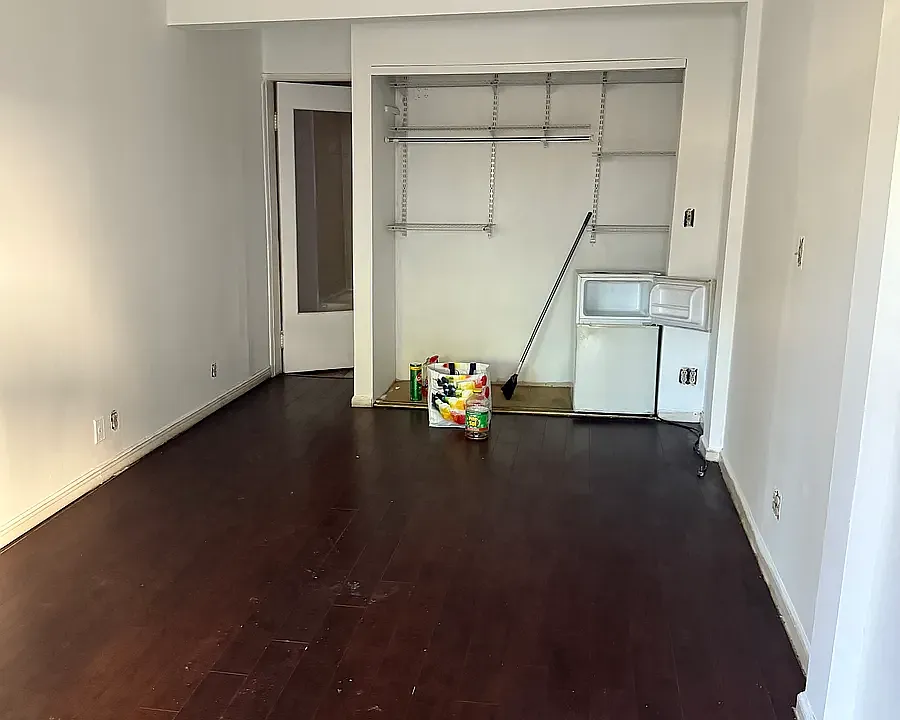 1133 N Genesee Ave #4