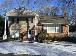 37 Willow St, Selden, NY 11784