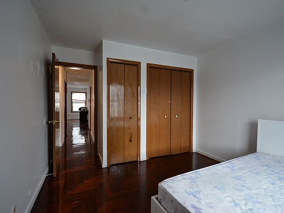 5th image of 820 Willoughby Ave #2