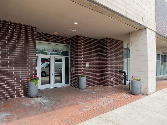 2nd image of 1134 W Granville Ave #916