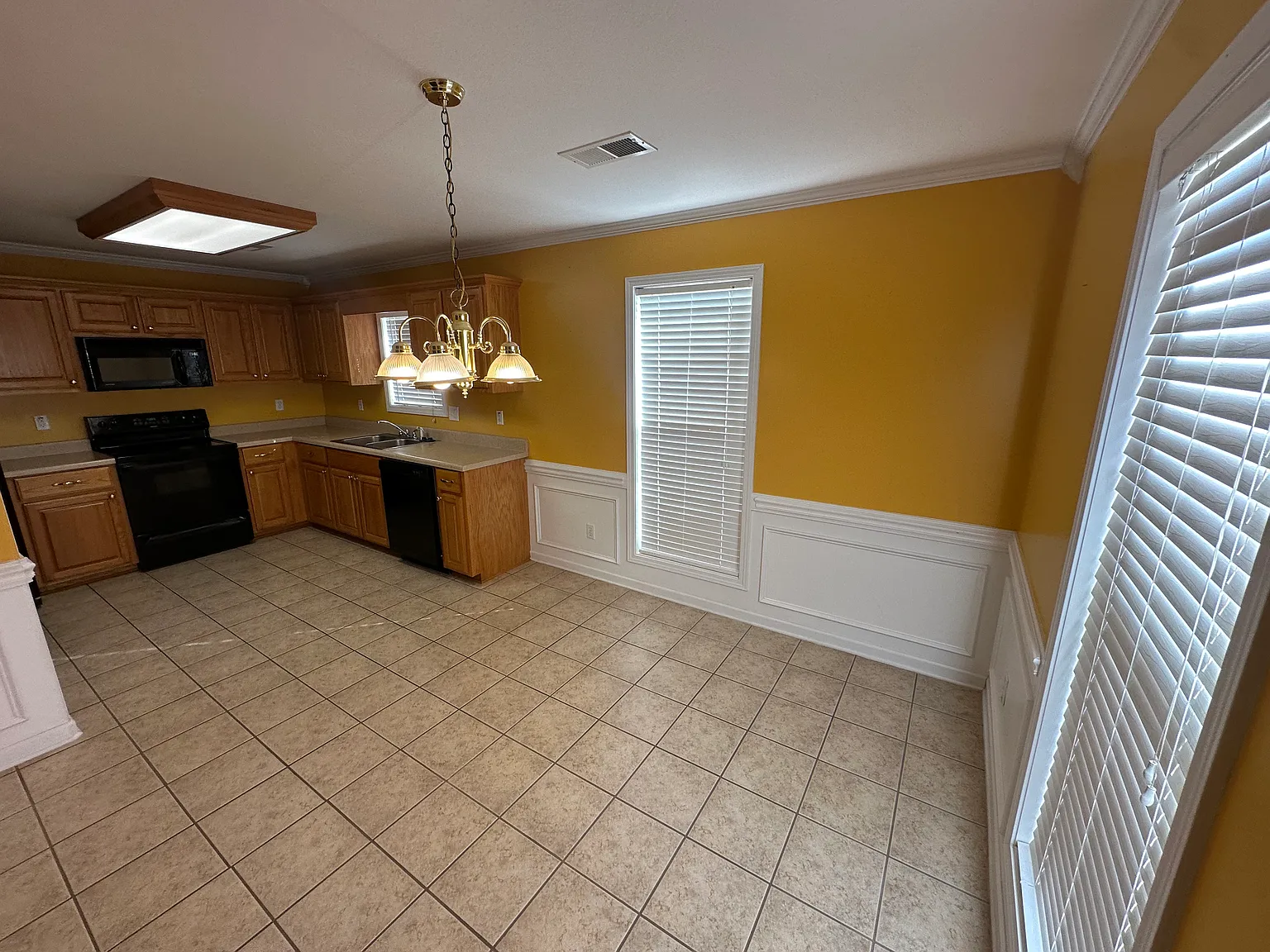 25 Roxbury Dr — Photo 4