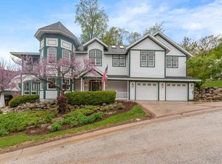 281 Poets Cv, Elkhart Lake, WI 53020