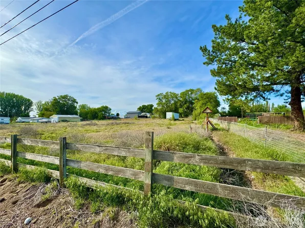 7566 Rainier Road NE, Moses Lake, WA 98837