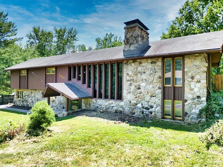 2400 Ridgefield Rd — Photo 3