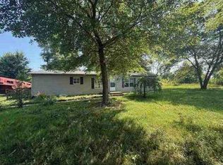104 Country Way Ln, Bethel, OH 45106