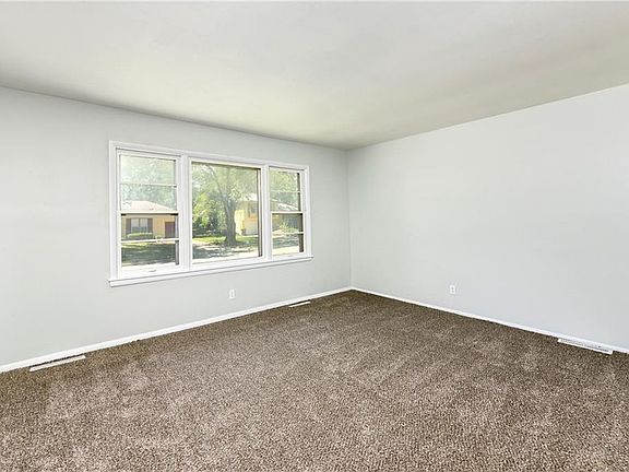 4th image of 8002 E 91st St