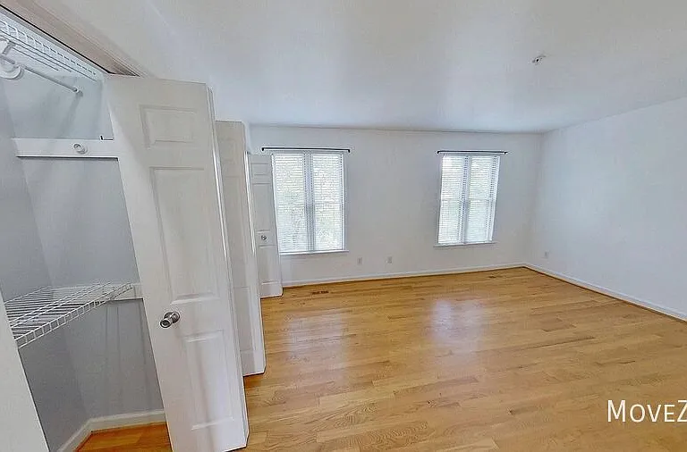208 E Davie St — Photo 18