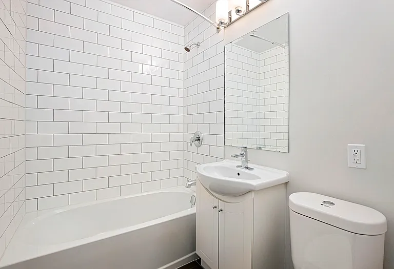 3111 Eglinton Ave E — Photo 5