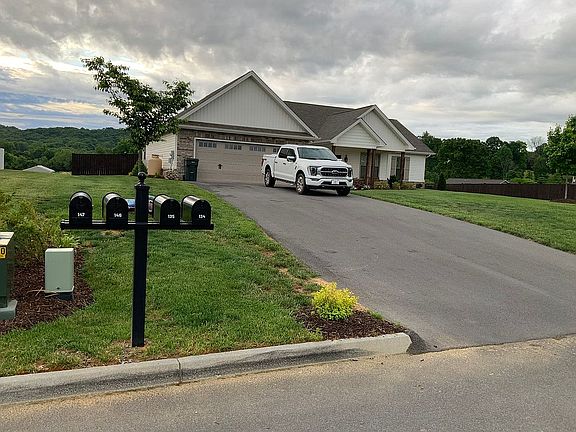 5th image of 134 Eden Dr