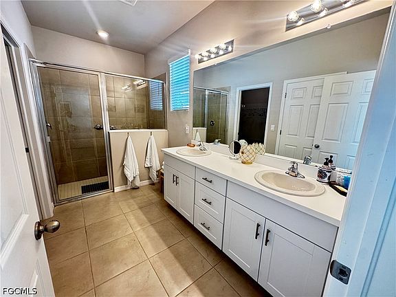 5th image of 882 Friendship Cir