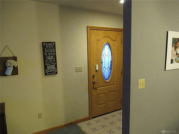 4th image of 106 E 1st St