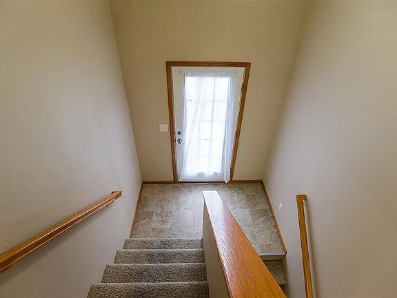 4th image of 1012 Sunny Side Dr