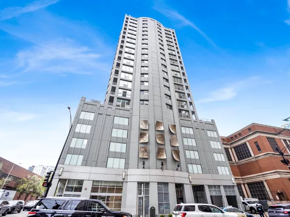 600 N Dearborn St, Chicago, IL