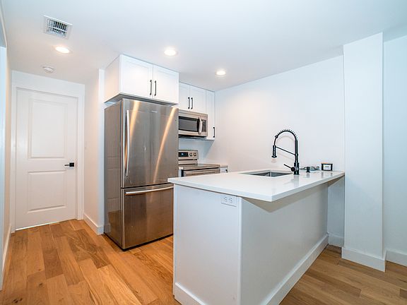 2nd image of 194 Van Horne St Floor 1