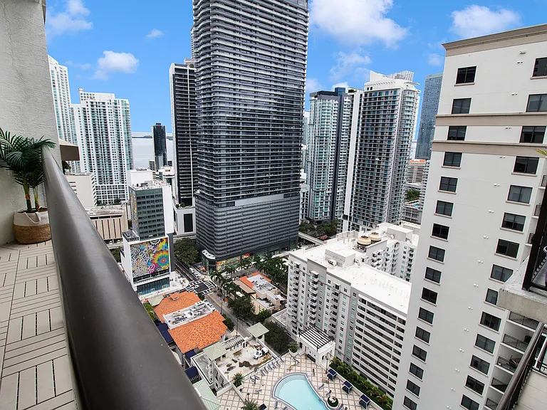 999 SW 1st Ave #33 — Photo 9