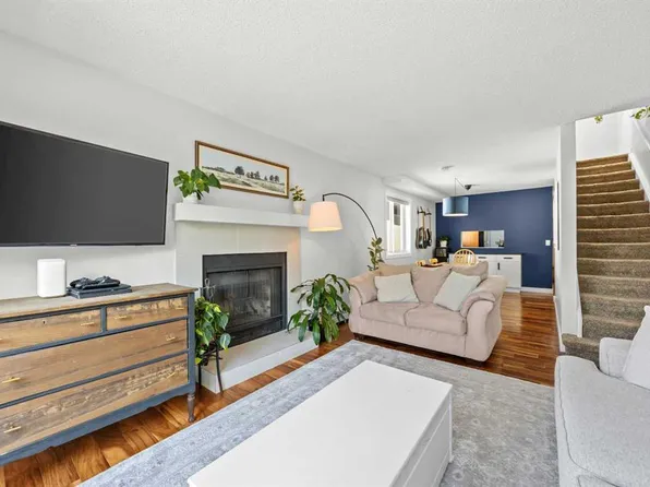 1720 W 13th St SW #301, Calgary, AB T2T 3P4