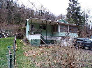1746 Blosser Ln, Follansbee, WV 26037