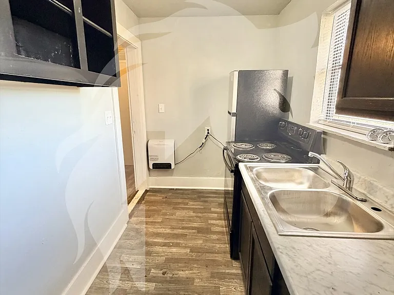 334 S Pine St — Photo 8
