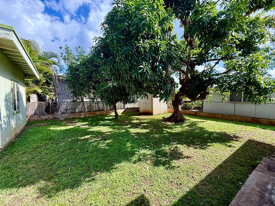 67-215 Kaliuna St