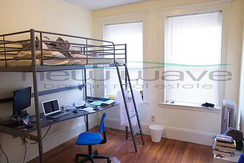 51 Queensberry St Photo 1