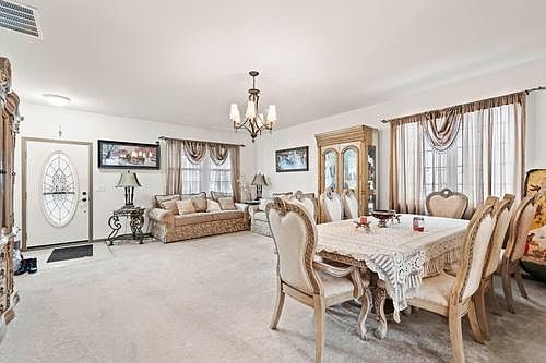 4th image of 3817 Thoroughbred Ln