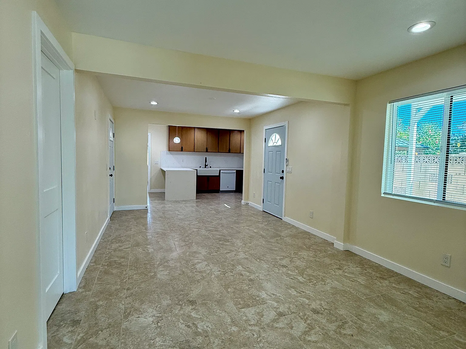 3 bed, 1100 sqft, $3,600 — Photo 3