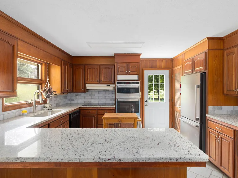 2209 King College Rd — Photo 4