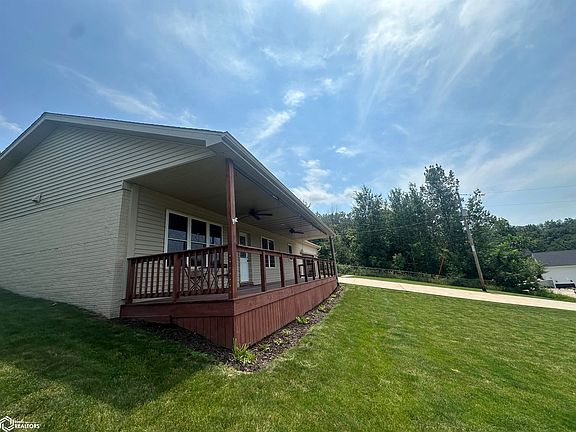 4th image of 1186 Lakeshore Dr
