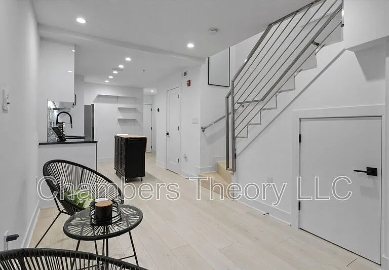 4 R St NW #5 — Photo 8