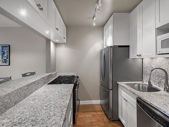 4th image of 235 E 40th St APT 22H