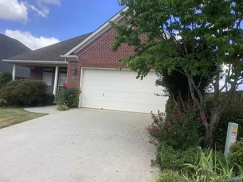 3 bed, 2.0 bath, 1971 sqft, $2,099 — Photo 2