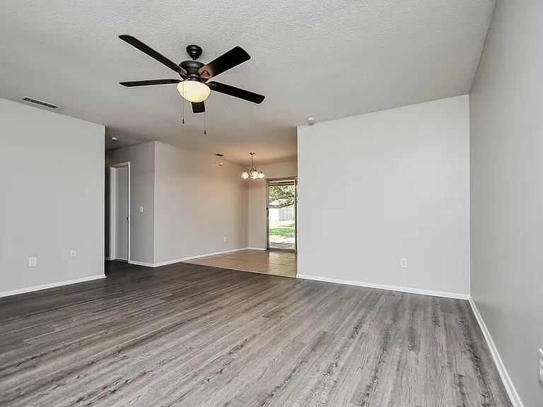 5927 Stokes Rd — Photo 5