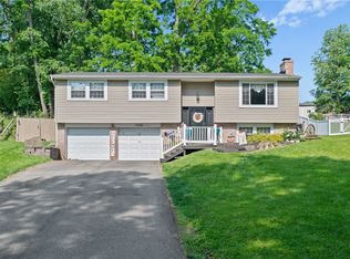 1006 Willow Glen Dr, Bethel Park, PA