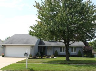 9 Kris Dr, New Lenox, IL 60451