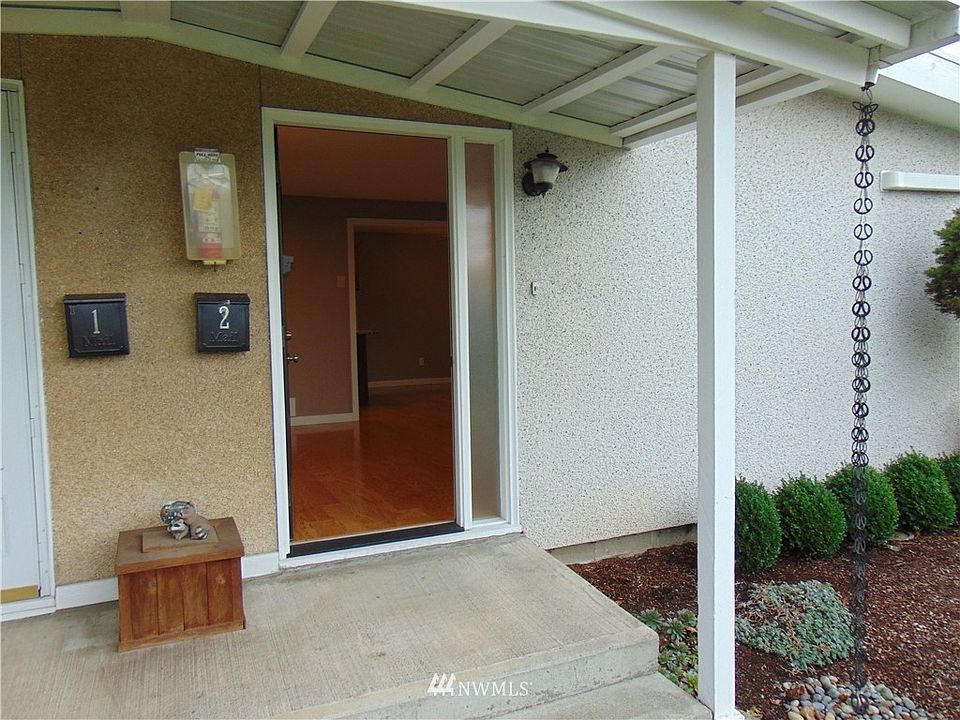 Coverd Front porch entrance.